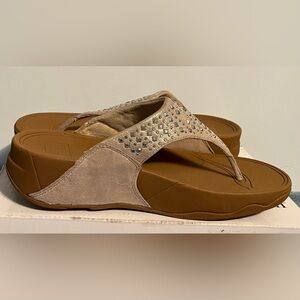 FitFlop Nude  Suede Rhinestone Thong Sandals size 9